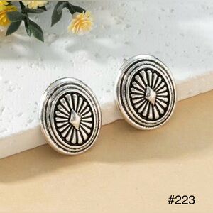 #223 | Silver Oval Concho Stud Earrings